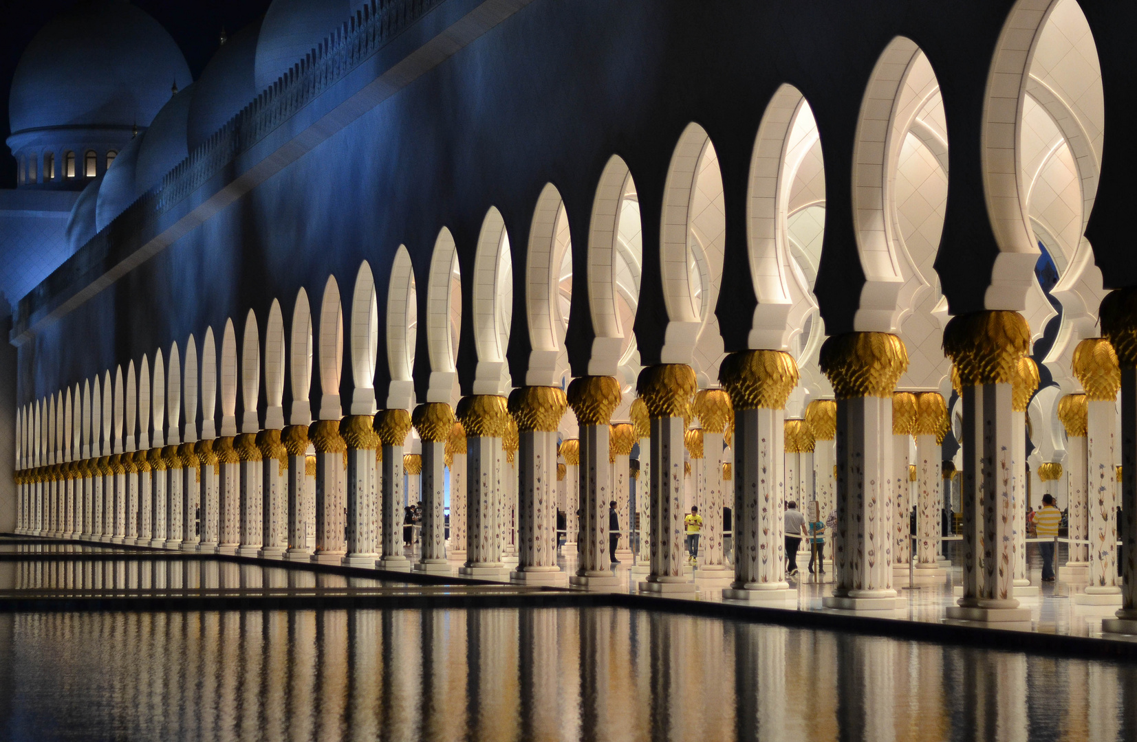 Sheikh Zayed Mosque bei Nacht 64