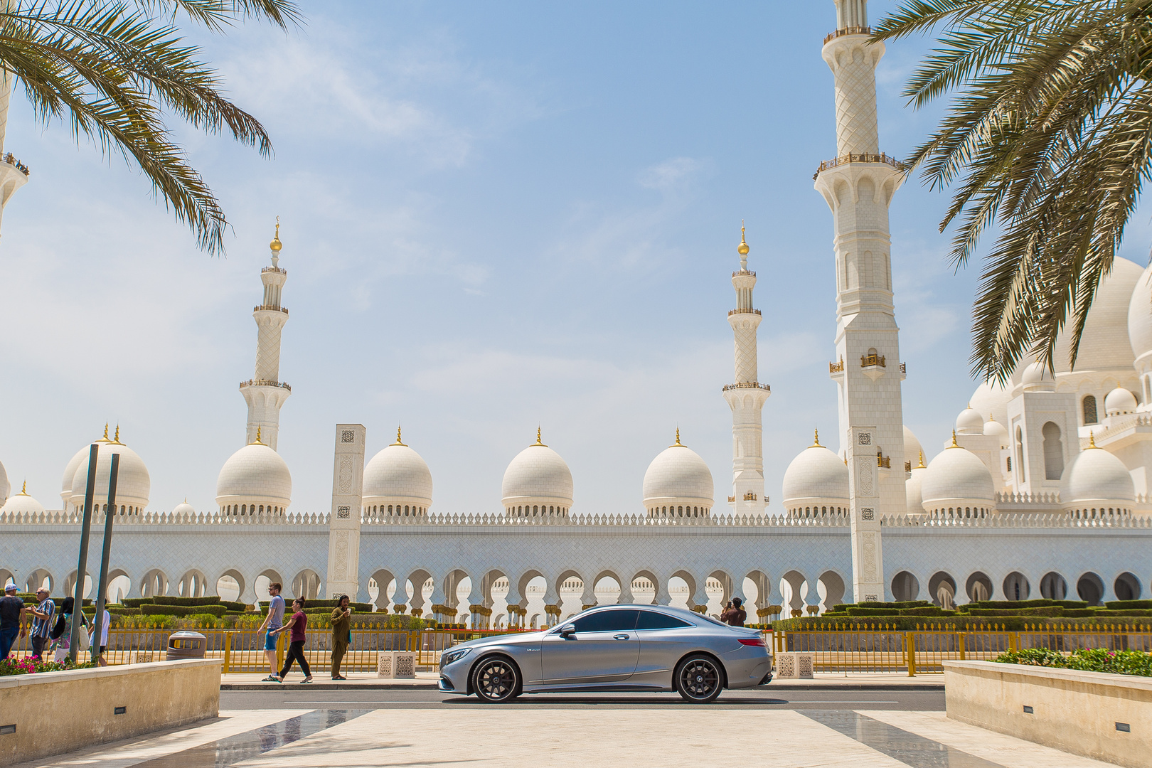 Sheikh Zayed Mosque vs. Mercedes-Benz S63 AMG Coupé