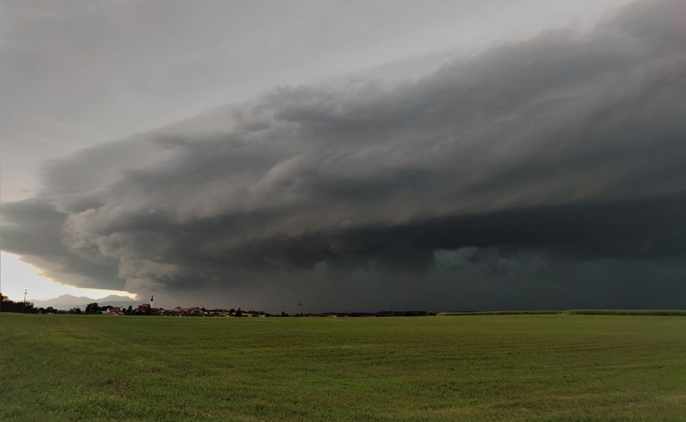 Shelfcloud mit Downburst Nähe Waging am See