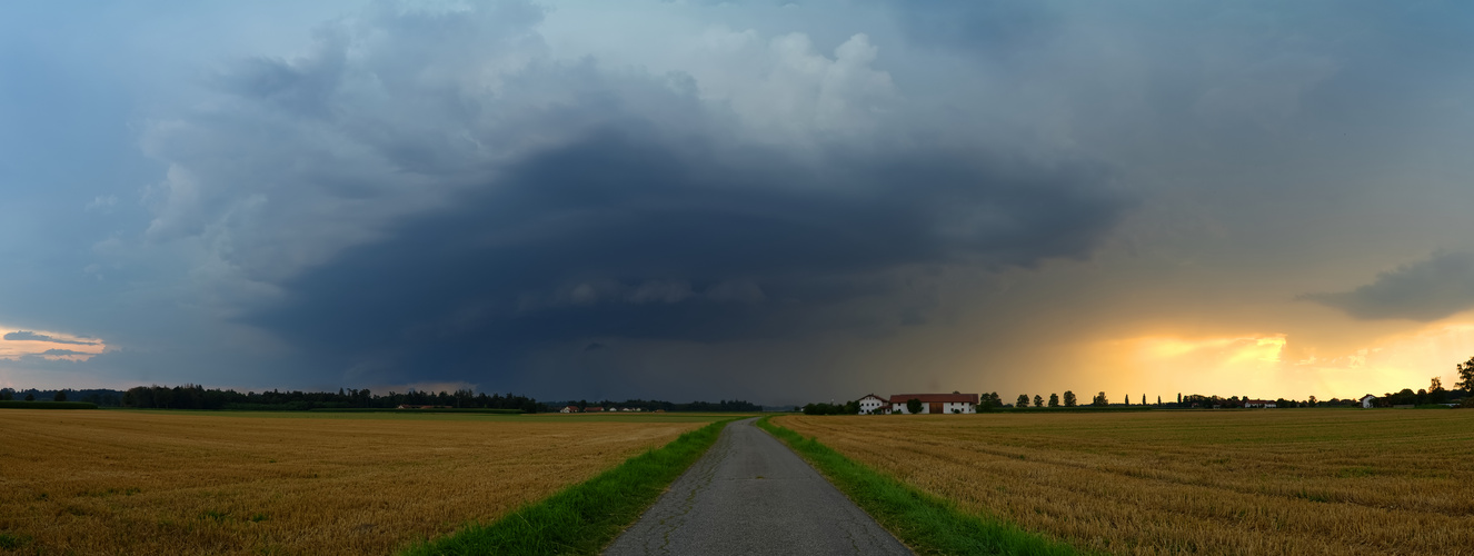 Shelfcloud über Tüssling 