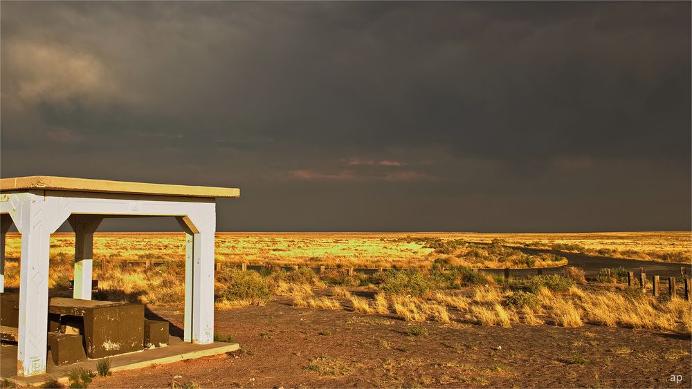 shelter @ Little Painted Desert