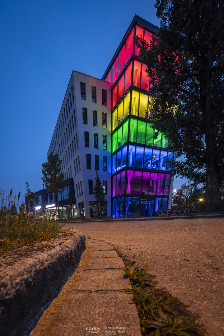 Sheridan-Tower at night