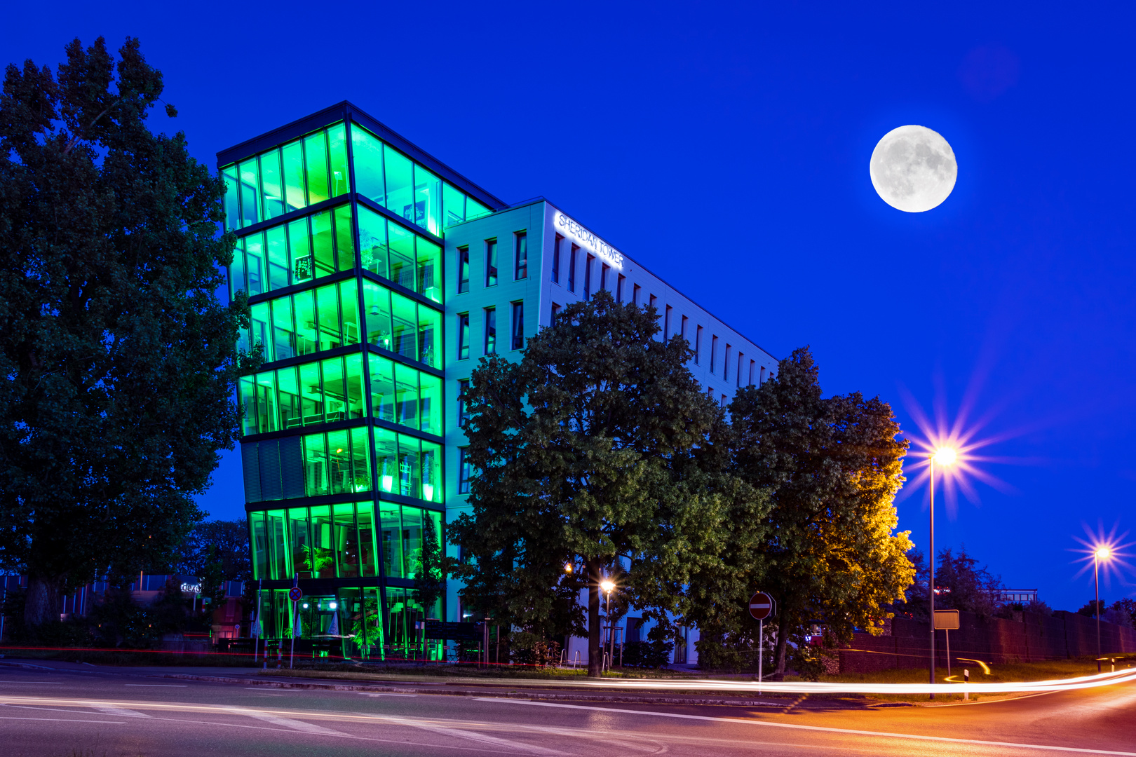 Sheridan Tower zur Blauen Stunde 