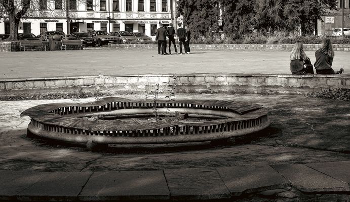 She's Got Four Men to Herself!