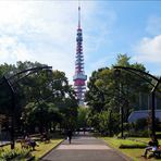 Shiba Park und Tokyo Tower