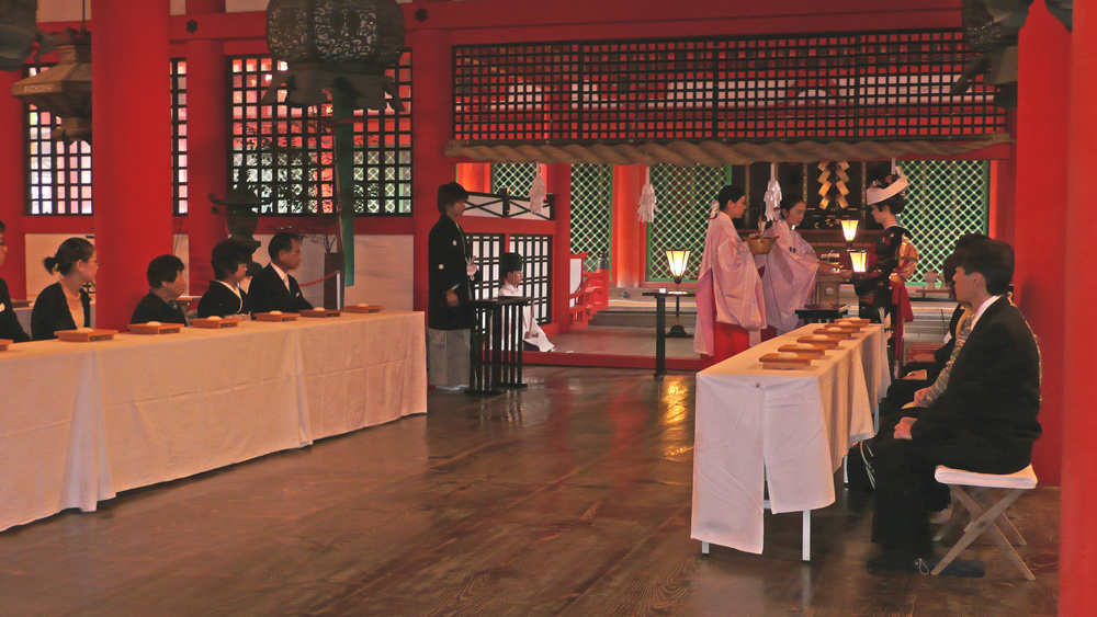 Shinto Hochzeit im Itsukushima-Schrein