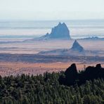 Shiprock aus der Ferne