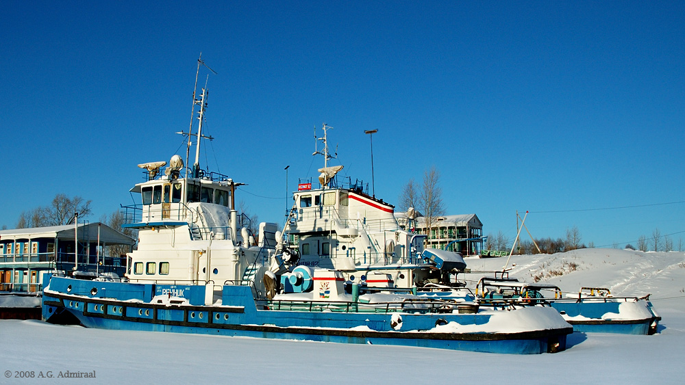 Ships stuck on the frozen Belaya river