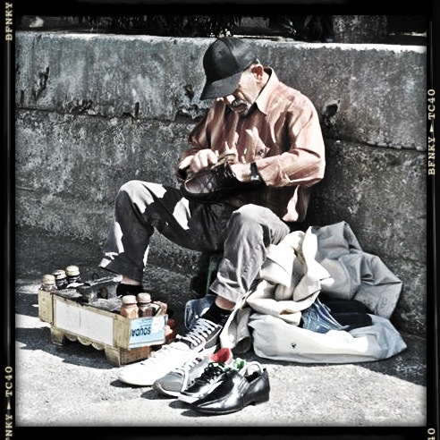 Shoe shiner in Istanbul