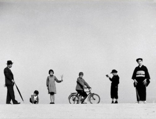 Shoji Ueda: “Vater, Mutter, die Kleinen” (Meine Familie), 1949