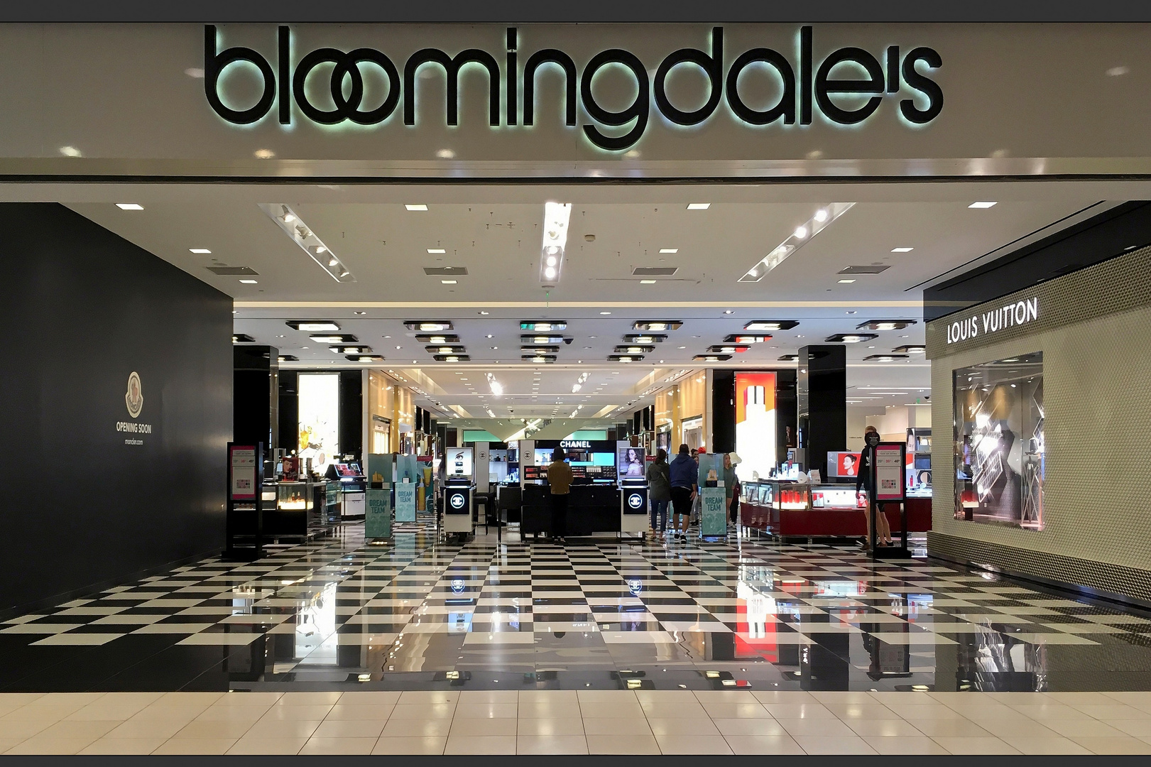 shopping bei bloomingdale´s . .