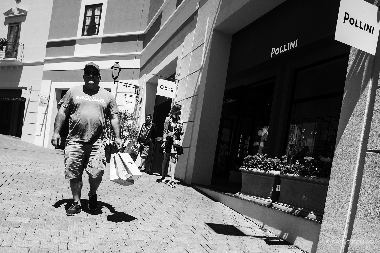 Shopping in the sun