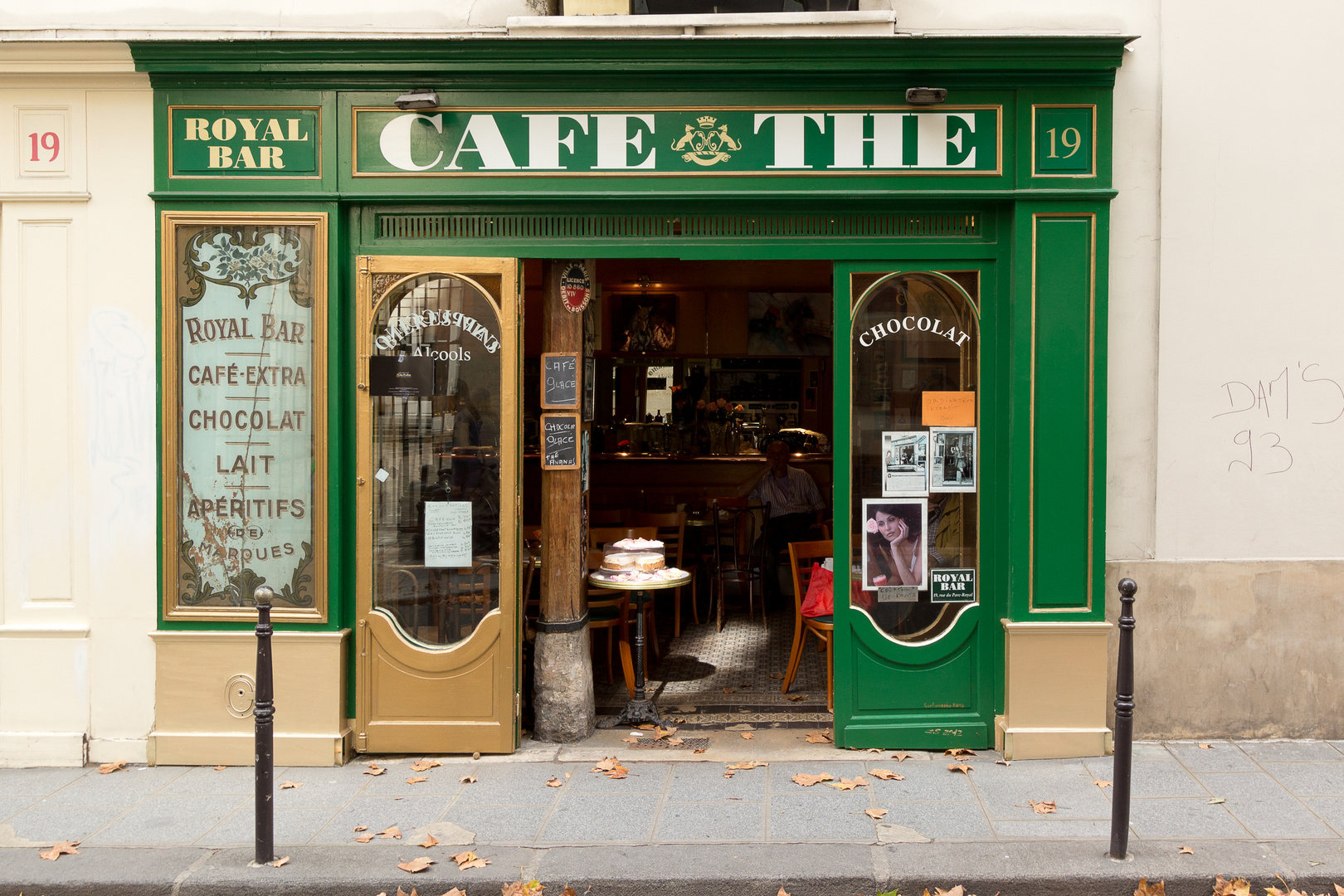 Shopping Oldschool, eher für die kleine Pause eine Bar in Paris
