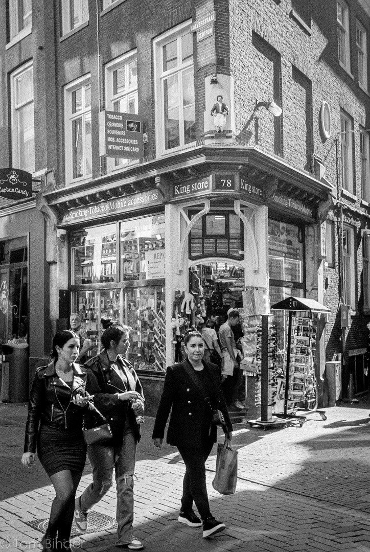 Shopping Queens & Tobacco King