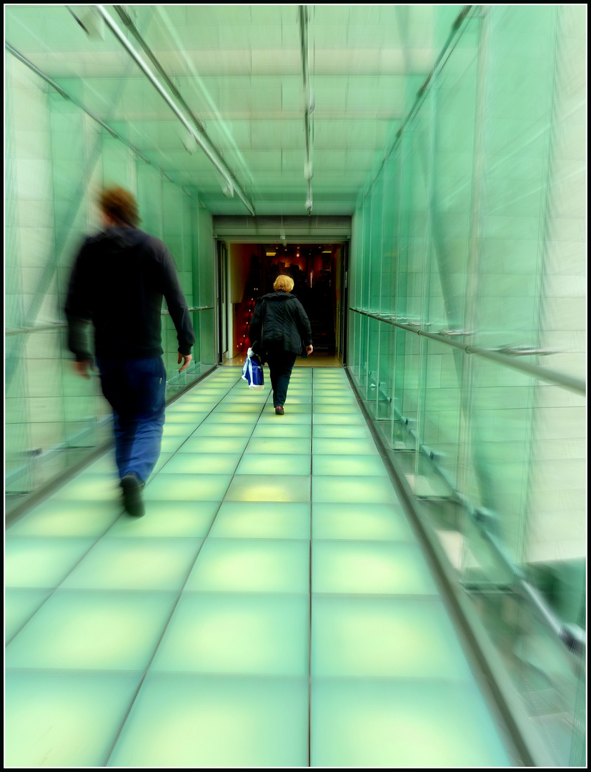 "shopping-tunnel"