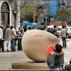 Showing my city.....Relax of black  and white   people   in Rossio. Who works?!