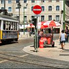 Showing my city....Yellow tram ( Carreira Nº 12 )