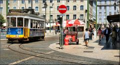 Showing my city....Yellow tram ( Carreira Nº 12 )