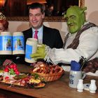 Shrek und Prinzessin Fiona besuchen Dr Markus Söder Hofbräukeller München am 03.02.2015