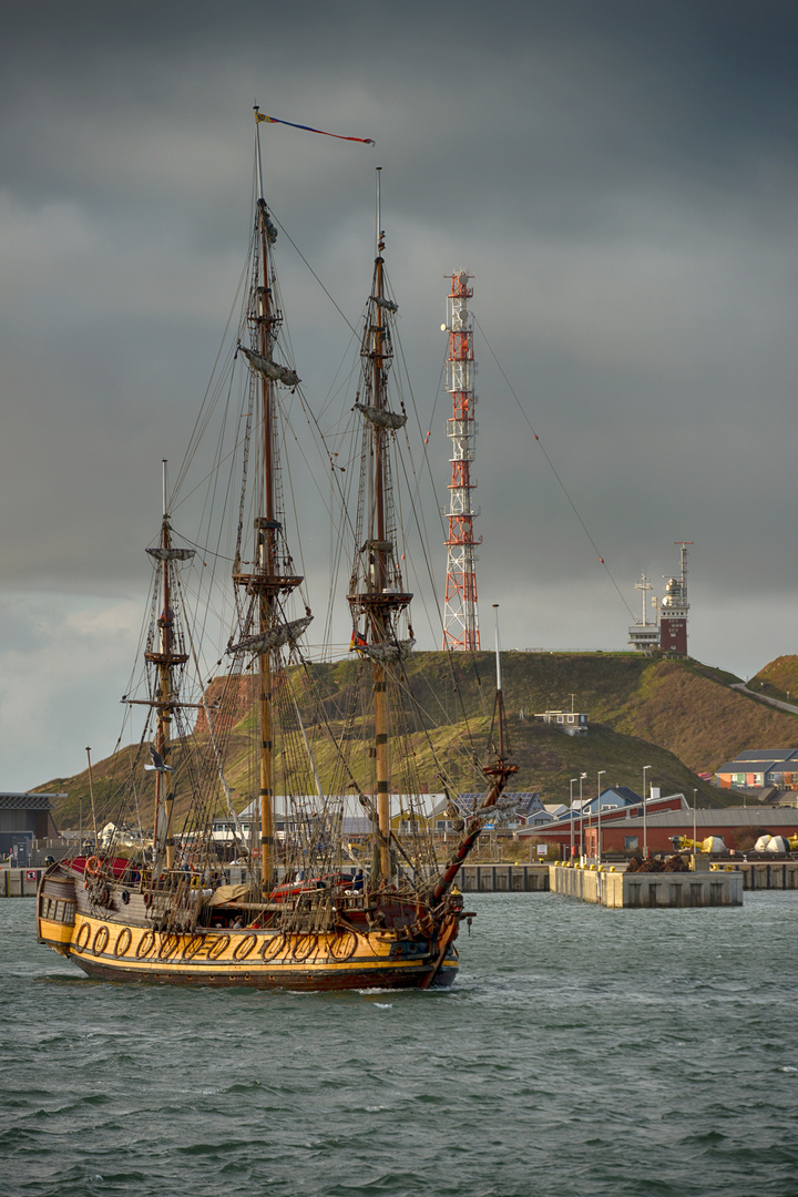 Shtandart vor Helgoland