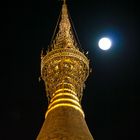 Shwe Dagon Pagode,die Spitze bei Vollmond