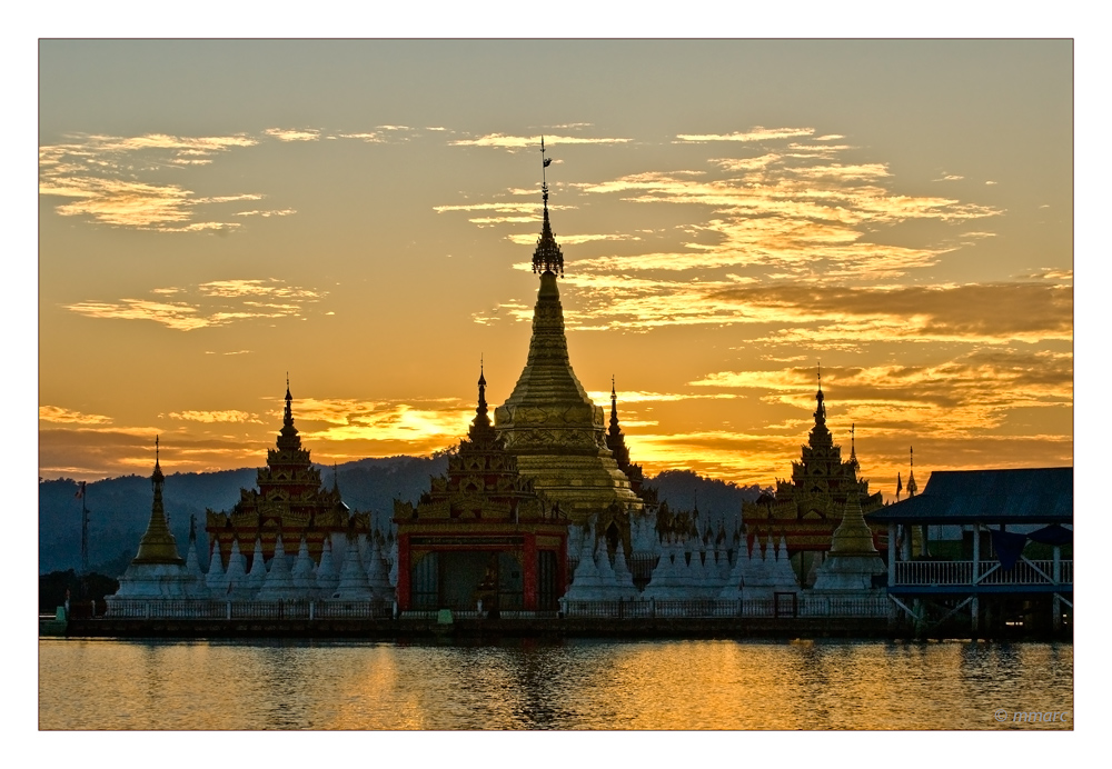 Shwe Myintzu Pagoda at sunset