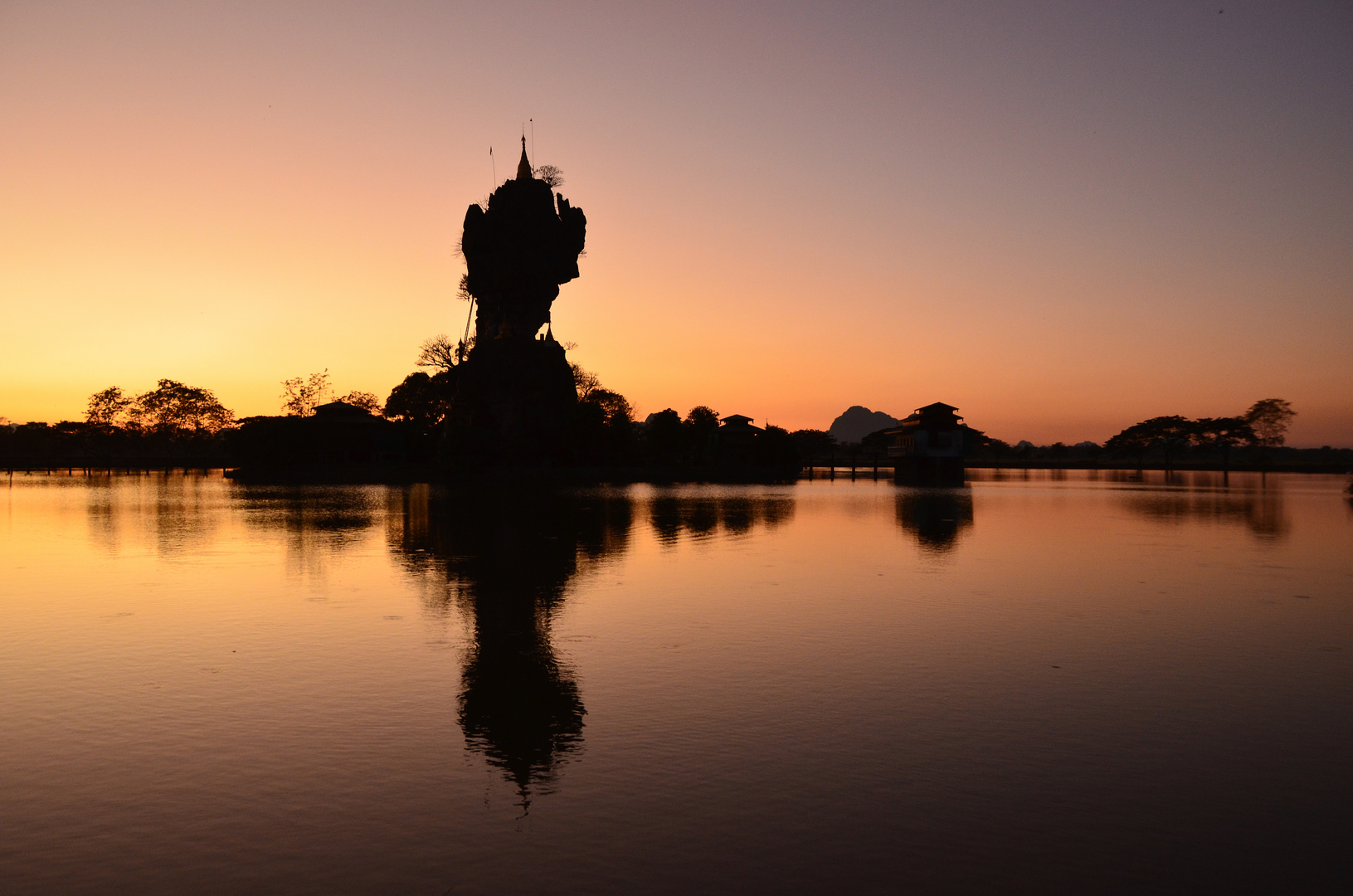 Shwe-Yin-Myaw Pagode im Sonnenuntergang