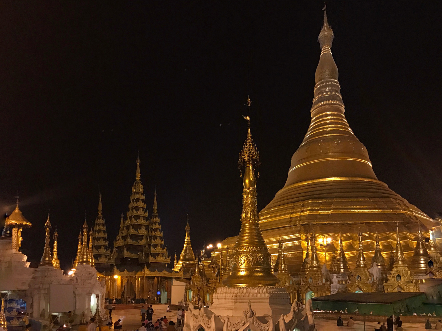 Shwedagon at night 