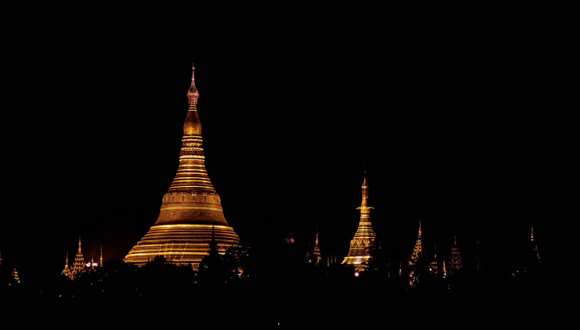 Shwedagon by night