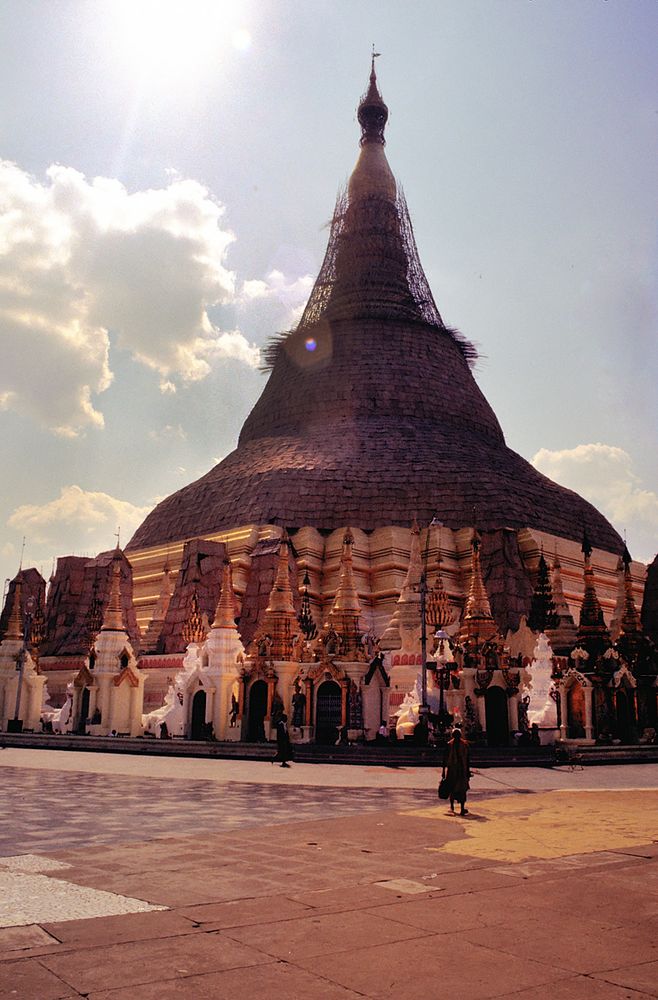 Shwedagon covered with straw mats