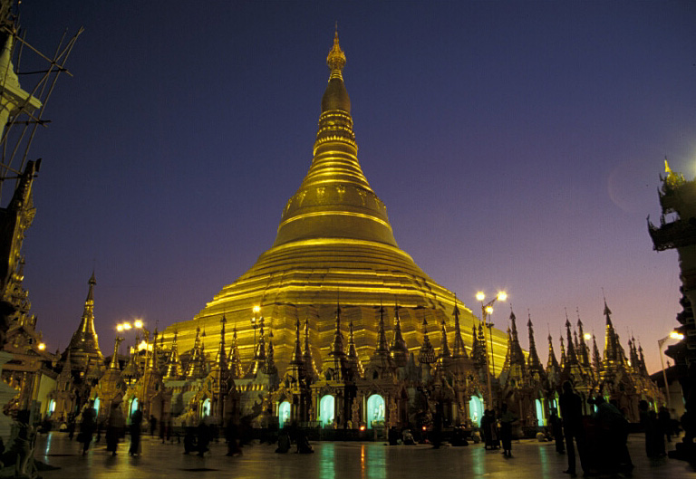 Shwedagon in der Dämmerung