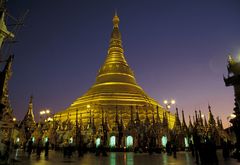 Shwedagon in der Dämmerung