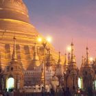 Shwedagon nach Monsun in Abenddämmerung