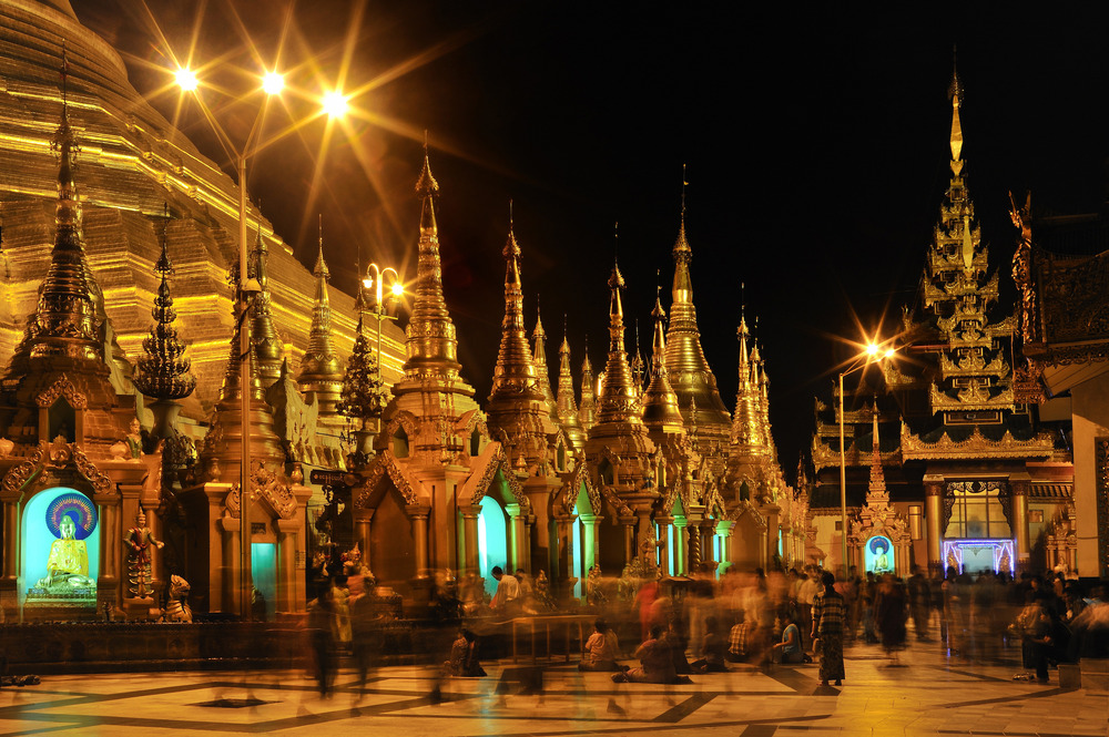 Shwedagon Pagoda at night