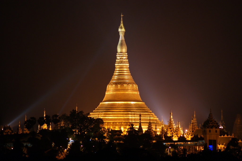 Shwedagon Pagode bei Nacht