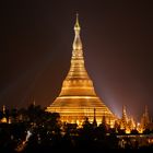 Shwedagon Pagode bei Nacht