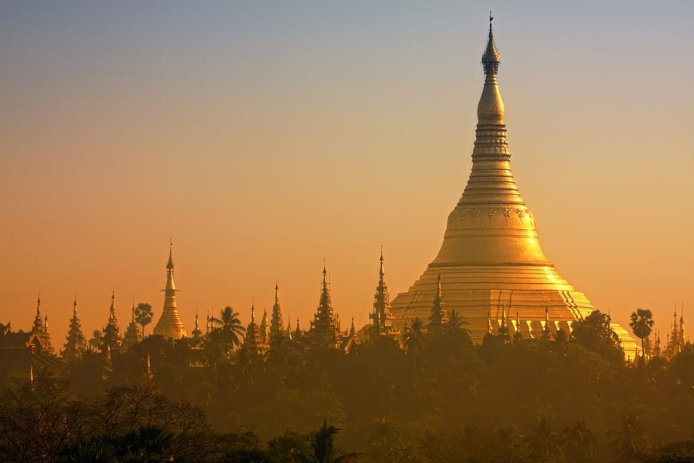 Shwedagon-Pagode im Morgendunst
