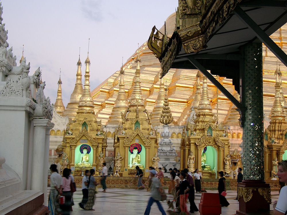 Shwedagon Pagode in der Dämmerung I