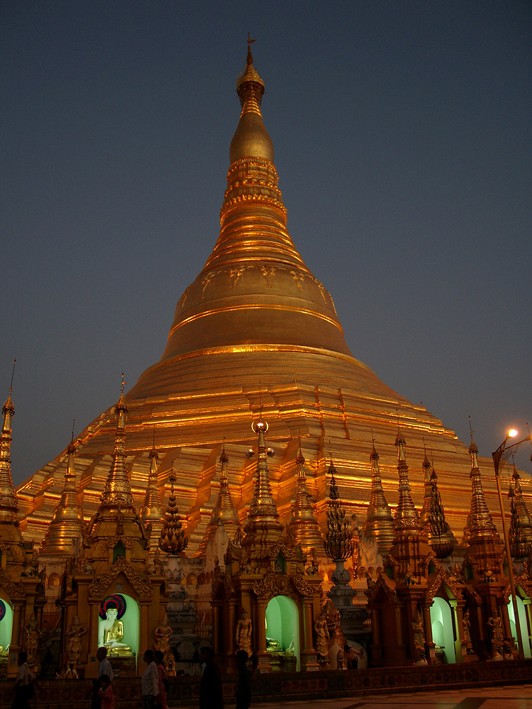 Shwedagon Pagode in der Dämmerung II