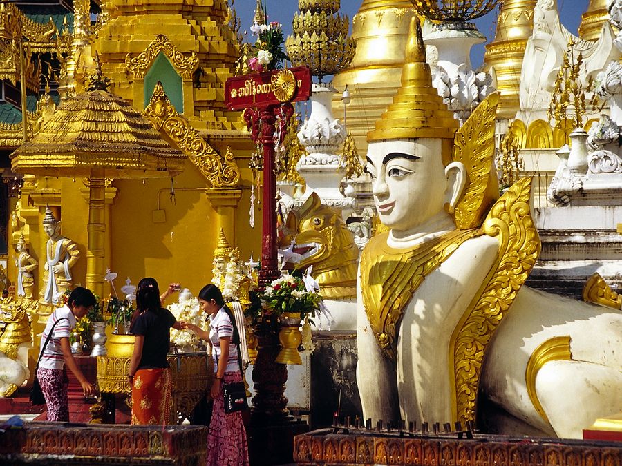 Shwedagon Pagode - mal ohne stürzende Linien