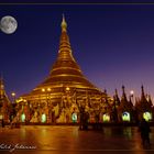 Shwedagon Pagode mit Mond (comp)