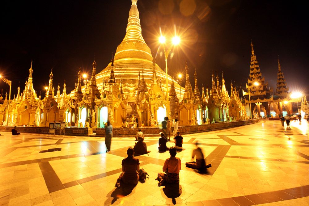 Shwedagon Pagode - Yangon/Myanmar by Tine Acke 