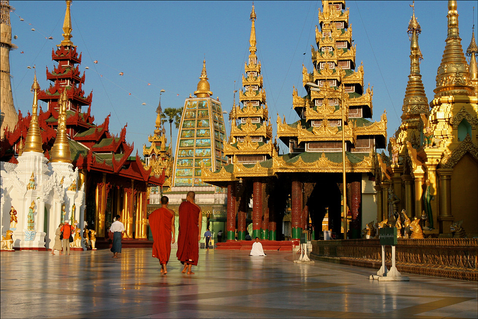 ... shwedagon's blue hour ...