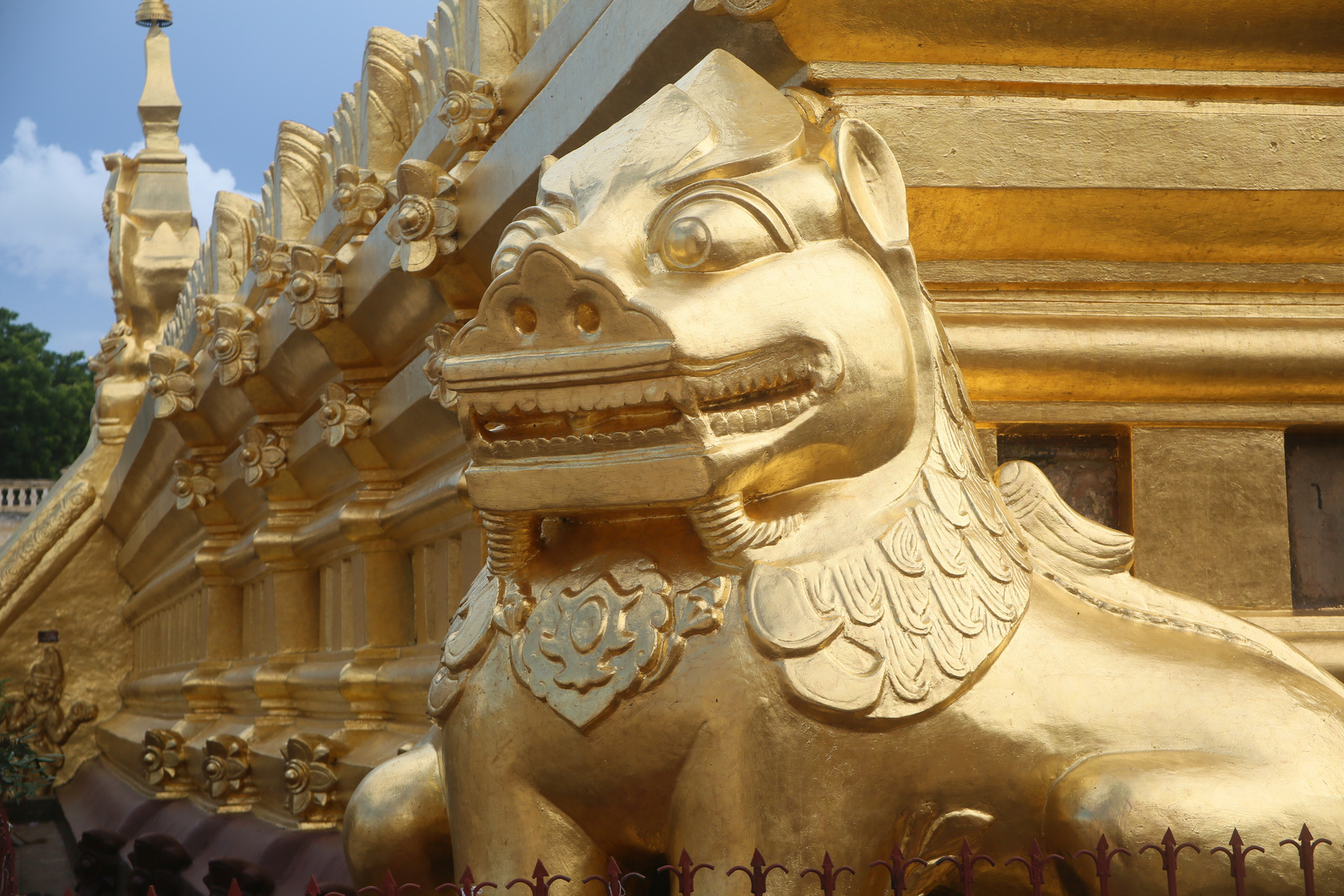 Shwezigon Pagoda Bagan