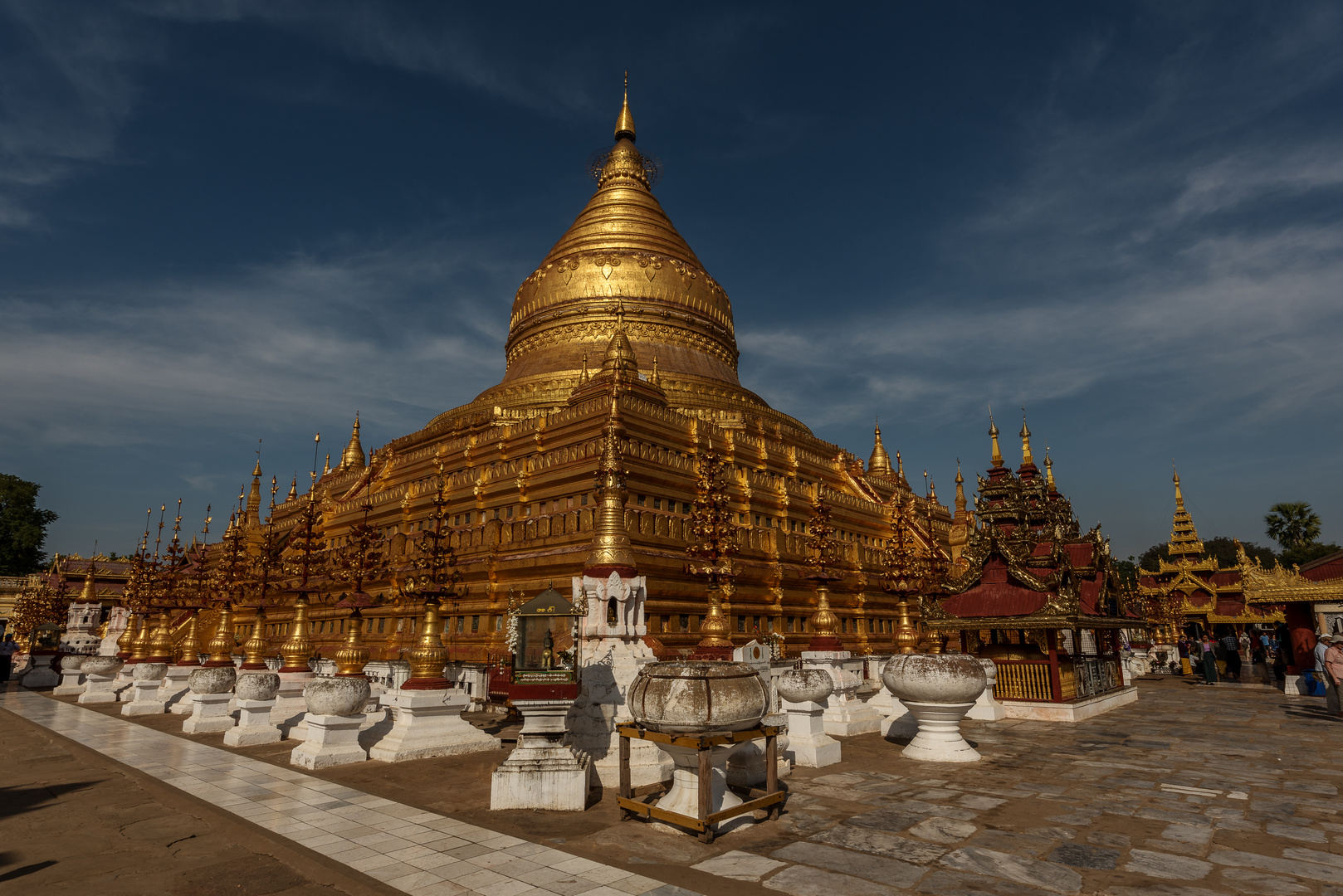 Shwezigon Pagode in Bagan