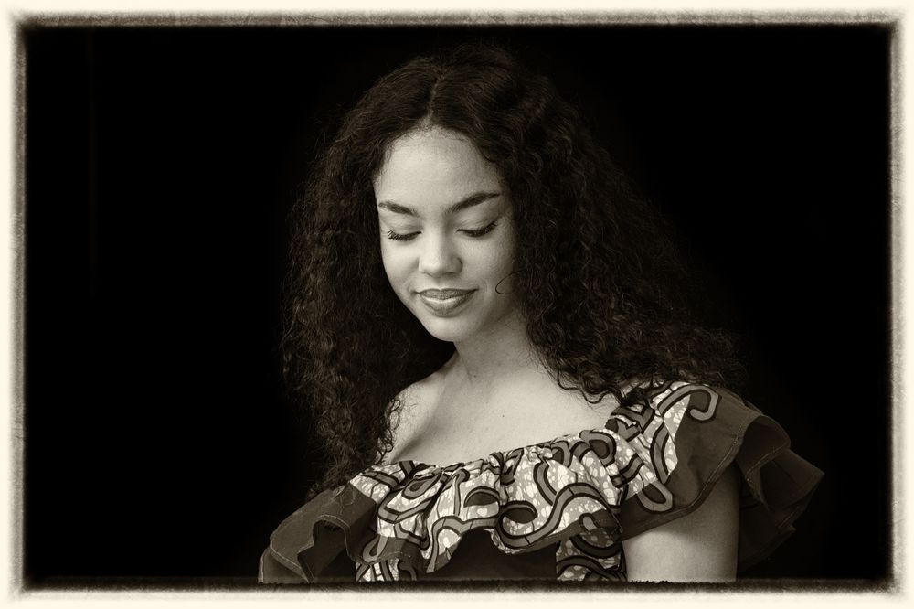 Shy Model Foto & Bild bw, outdoor, girl Bilder auf