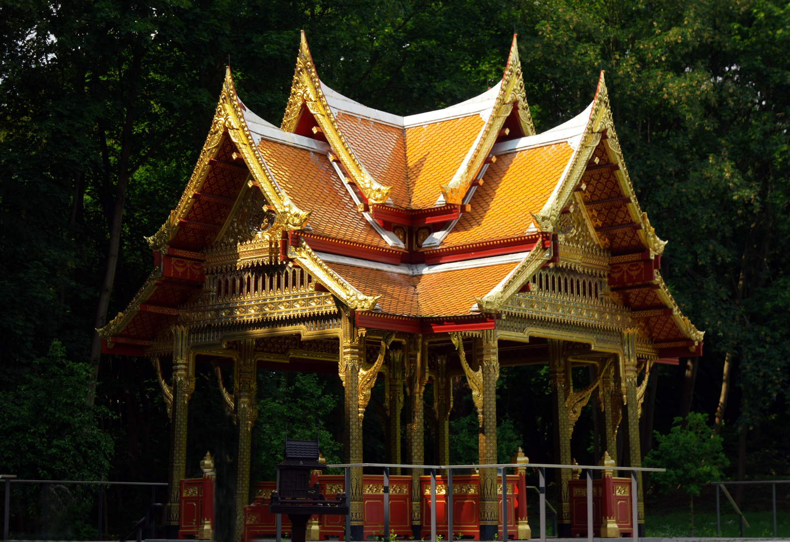 Siamesischer Tempel Thai Sala III (neu)