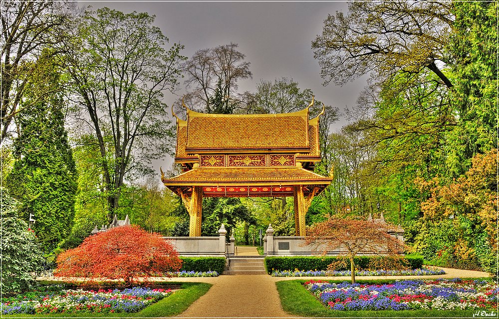 Siamesischer Tempel (»Thai Sala«) im Kurpark Bad Homburg HDR bearbeitet