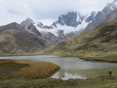 Siamo alla laguna Mitucocha, a 4270 metri, in vista della cima dell'Jirishanca