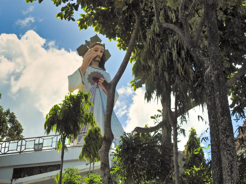siari philippines statue